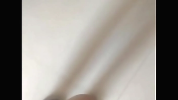 【粉墨人生】午休时间，在员工宿舍的小床上，跟同事玩起来了