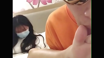 聊了一个月成功约出05艺术生足交，舔肉脚舔到爽再足交给脚底射满精液，并表示对足控恋足接受程度很大