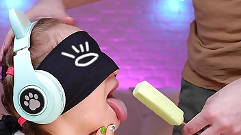 I AM BRAVE! MY FRIEND TRICKED ME WITH ICE CREAM, I WAS NOT AT A LOSS! THE GAME OF TASTE DID NOT GO ACCORDING TO PLAN)