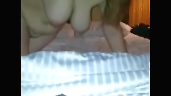 愛自拍的一對情侶