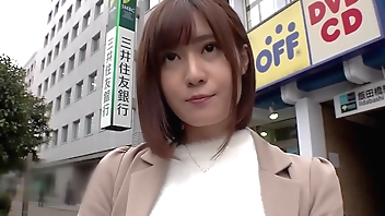 溜まりに溜まった潮を噴射し欲求不満を大解消！！プルプルGカップおっぱいを振り乱し激イキからのドバドバ潮吹きSEX！！