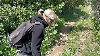 AMATEUR COUPLE - BLOWJOB WITH CUM IN MOUTH ON THE MOUNTAIN