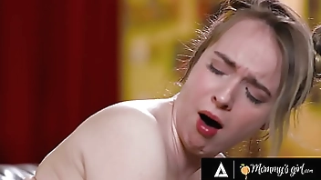 MOMMY'S GIRL - Hardcore Fangirl Wants To Be Fucked By Her MILF Celebrity Crush Dee Williams