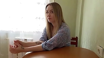 Stepson didn't notice the difference and continued fucking his stepmom's pussy