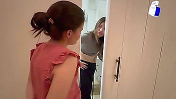 I give sexual orders to my girlfriend and she comes in a public bathroom.