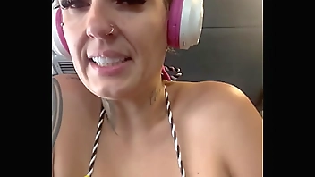 I was all sweaty and wet at the gym in front of Copacabana Beach, my pussy was wet and full of salt!
