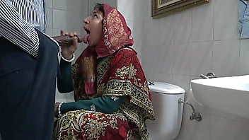 A horny Turkish muslim wife meets with a black immigrant in public toilet