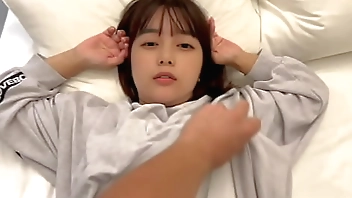 [Overnight date] A couple entangled in lust when they wake up in the morning. A girlfriend with an innocent, cute smile and a passionate desire for each other from the morning.