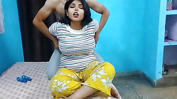 Cute girl sexy boobs इतनी सुंदर लड़की को देख के मुझ से रहा नहीं गया xxxsoniya